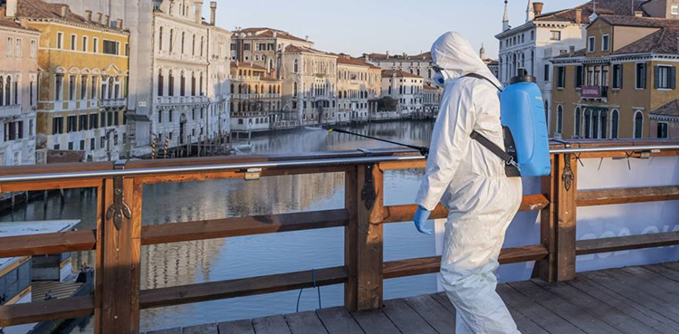 Coronavirus: Italy reports 743 deaths in 24 hours