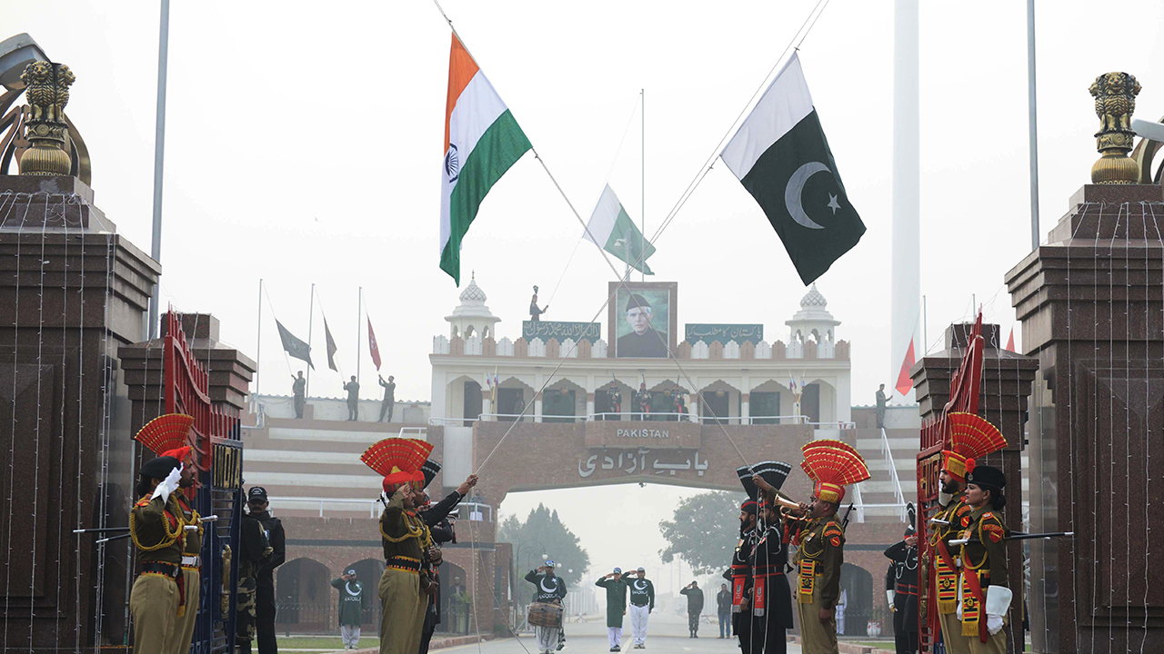 India to close its borders with Pakistan