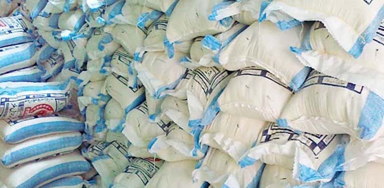 Pakistan Coast Guards distribute ration among fishermen community