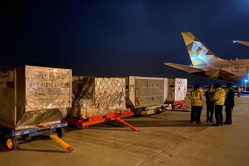 UAE sends third batch of aid to Pakistan: 14 metric tons food, medical supplies