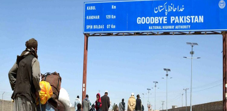 20,000 stranded Afghans go back through Torkham