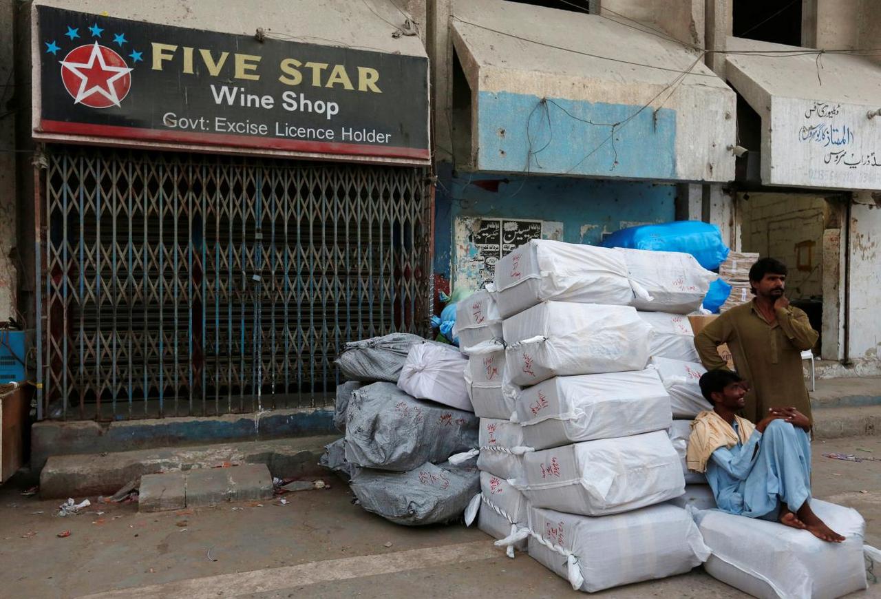Sindh govt bans liquor sale during Ramazan