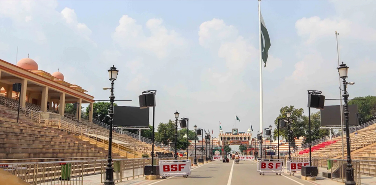 stranded Pakistanis Wagah border