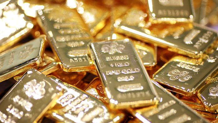 Gold rises Rs2,000 per tola; global rates hit eight-year high