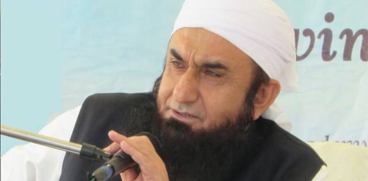 Maulana Tariq Jamil receives injuries after falling in the home
