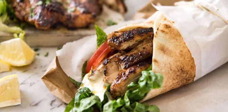 Mass food poisoning, 700 got sick, one killed