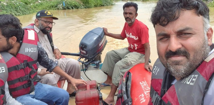 Edhi’s rescue boat capsized, Faisal Edhi rescued by fishermen