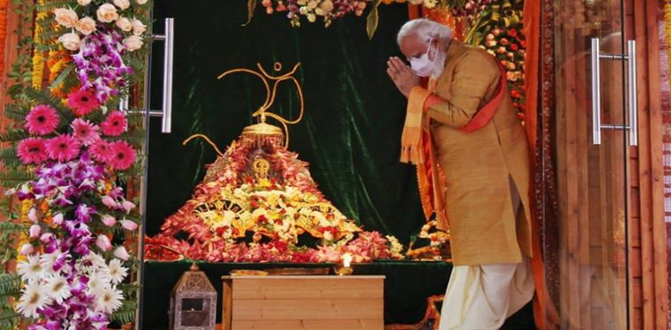 Narendra Modi lays foundation
