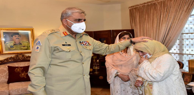 Army Chief meets offers condolences