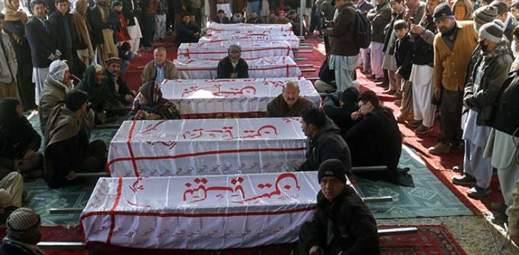 Hazaras refuse to bury there dead, persist with demand of PM’s presence as protest enters 4th day