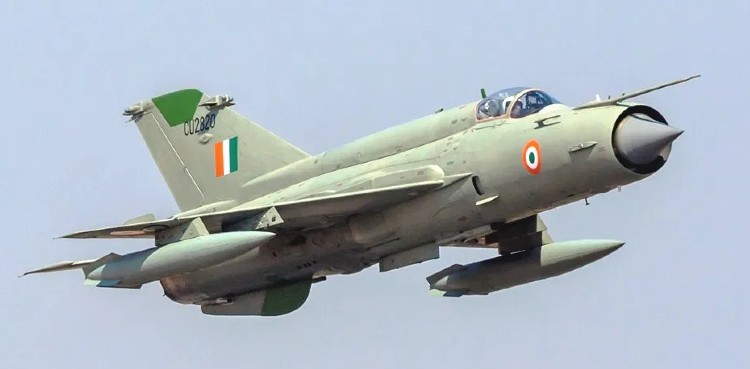 Indian Air Force fighter jet crashes in Rajasthan
