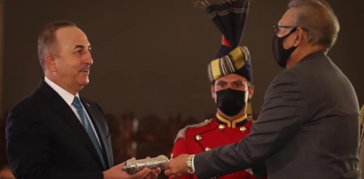 President Arif Alvi confers Hilal-e-Pakistan on Turkish FM