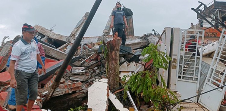 Indonesia quake kills at least 35, injures hundreds