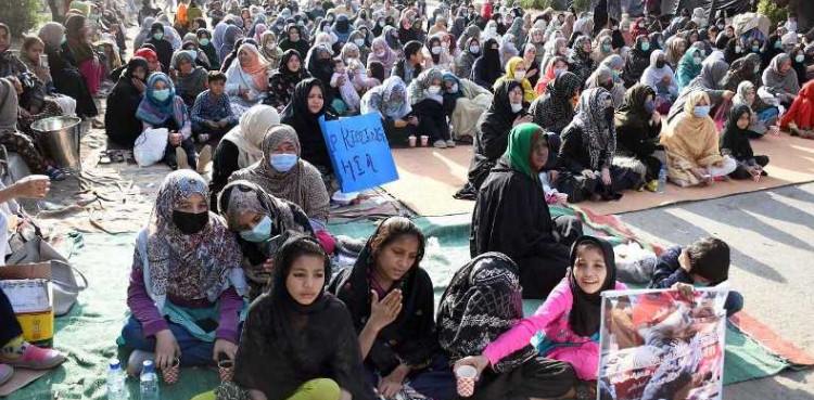 Karachi traffic at a standstill with 19 sit-ins across city over Machh massacre