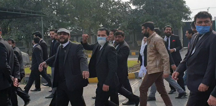 Islamabad lawyers storm IHC building over CDA’s demolition of chambers