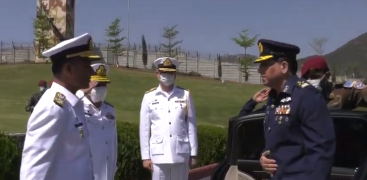 PAF Chief Zaheer Ahmed Baber visits Naval Headquarters, meets CNS Amjad Khan Niazi