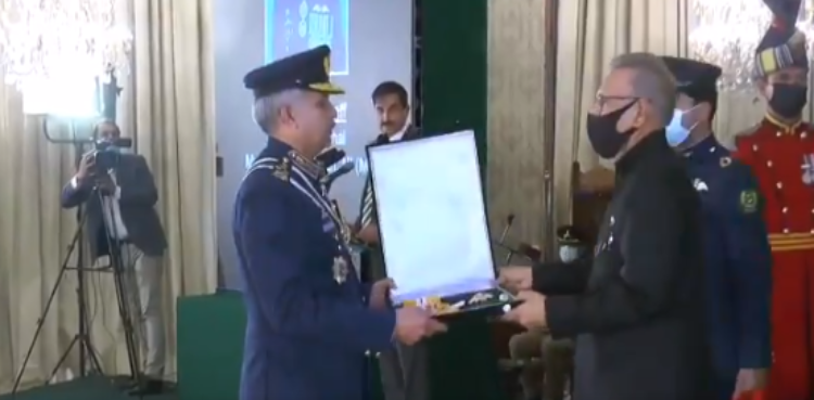 Outgoing PAF Chief Mujahid Anwar conferred with Nishan-e-Imtiaz