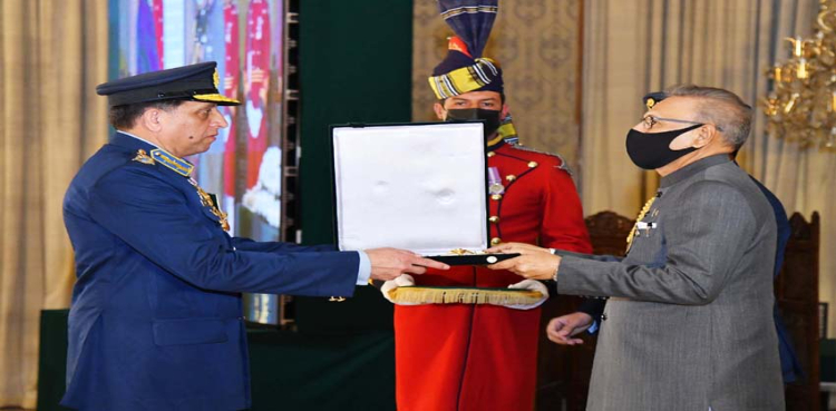 PAF Chief Zaheer Ahmad Baber conferred with Nishan-e-Imtiaz