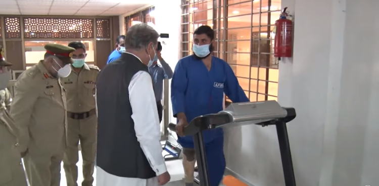 FM Shah Mahmood Qureshi meets war wounded soldiers at AFIRM