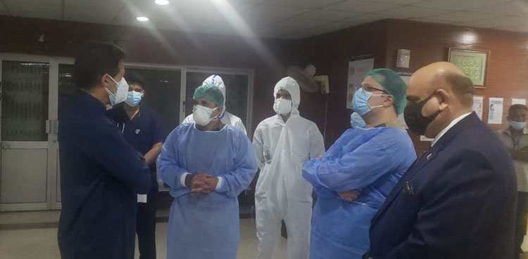 PM Imran Khan visits PIMS hospital’s COVID-19 ward, reviews services being provided to the patients