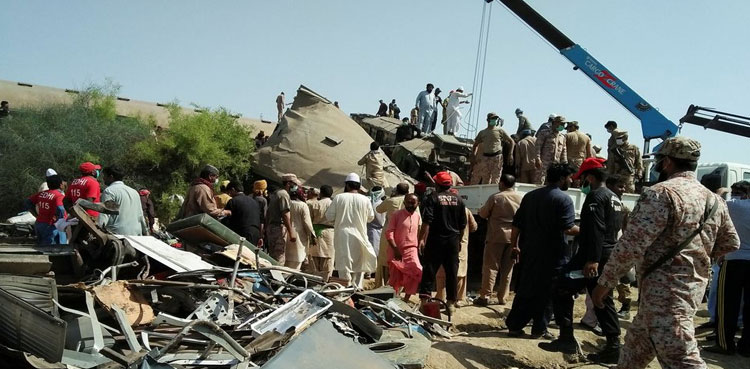 At least 40 commuters killed after two Pakistan Railways trains collide in Ghotki