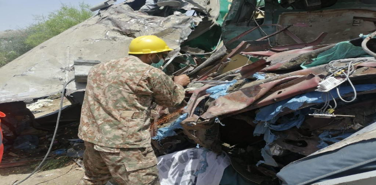 Ghotki: Pakistan Army taking part in rescue and relief efforts following deadly train accident