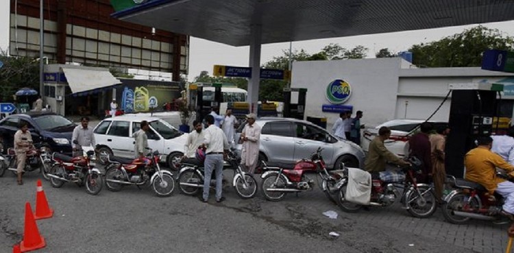 Lahore’s unvaccinated people will be denied petrol from Sept 1