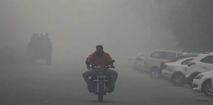 Diwali celebration leaves Delhi wheezing in dangerously unhealthy air