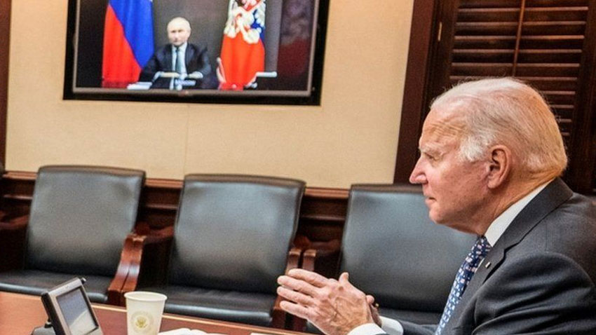 Ukraine tensions: Putin tells Biden new sanctions could rupture ties