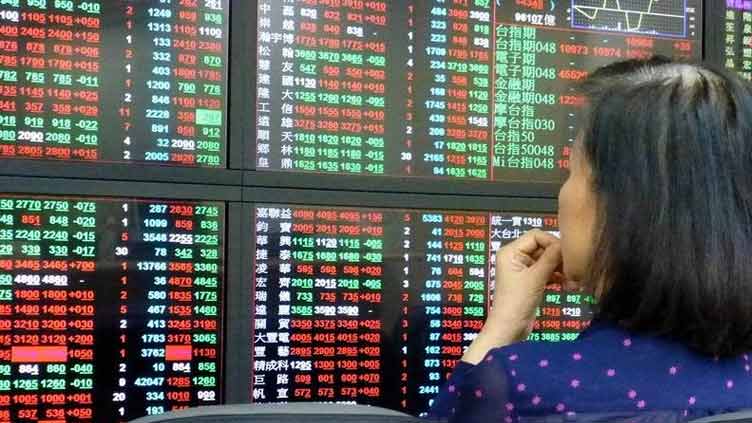 Asian shares dip as virus fears linger