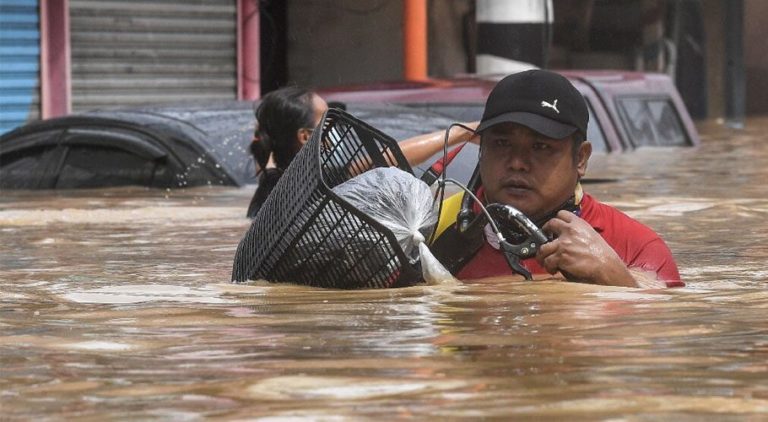 Death toll in Philippines typhoon reaches 100