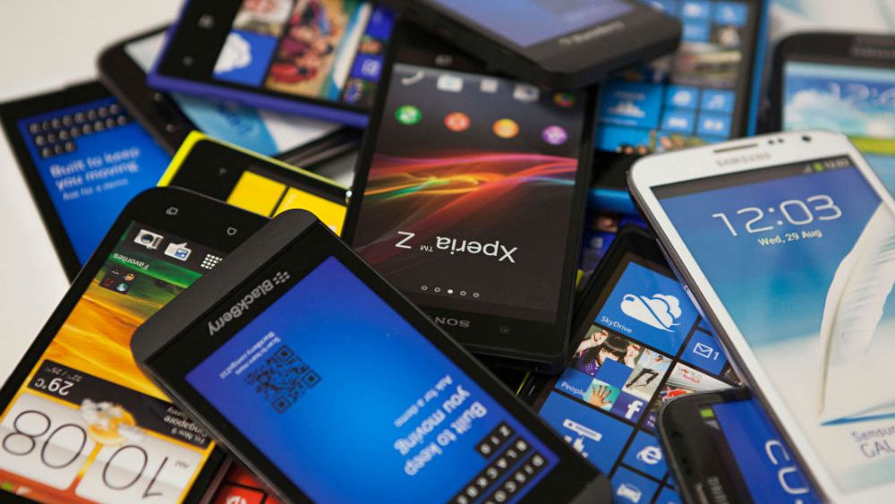 Govt seeks to revoke ban on import of cell phones
