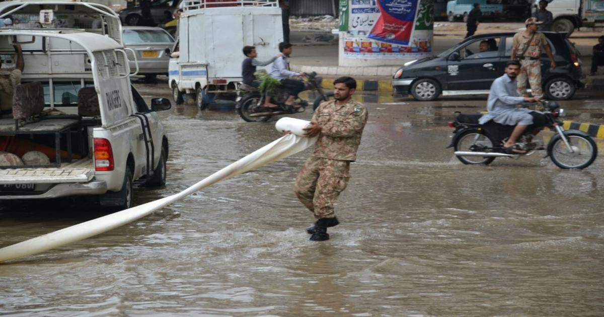 Karachi, Govt calls Army for rescue operation