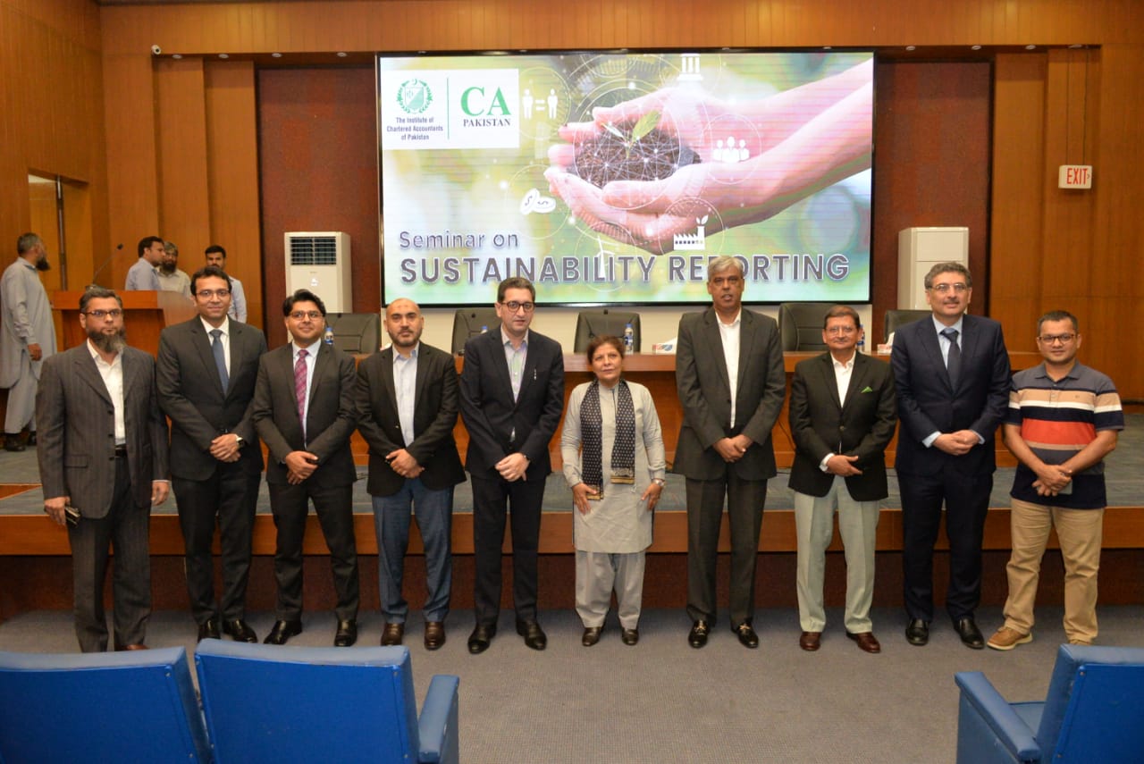 Participants stress on public and private sector to embrace sustainability reporting