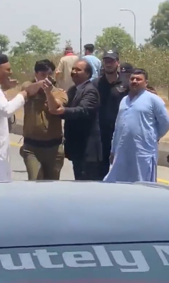 Punjab Govt terminates police officer who pointing gun in PTI’s Marchi