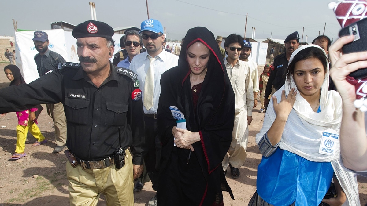 Angelina Jolie visits flood-hit Sindh