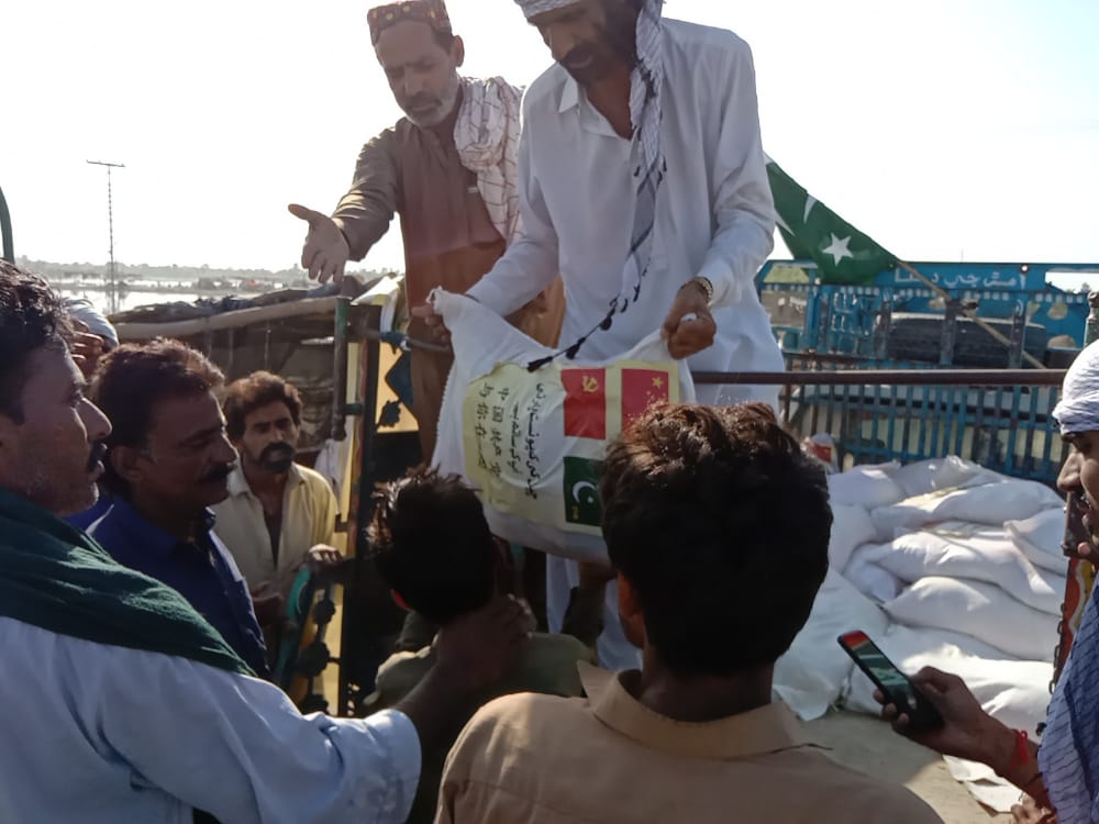 PML-Q distributes ration bags among flood victims of Moro