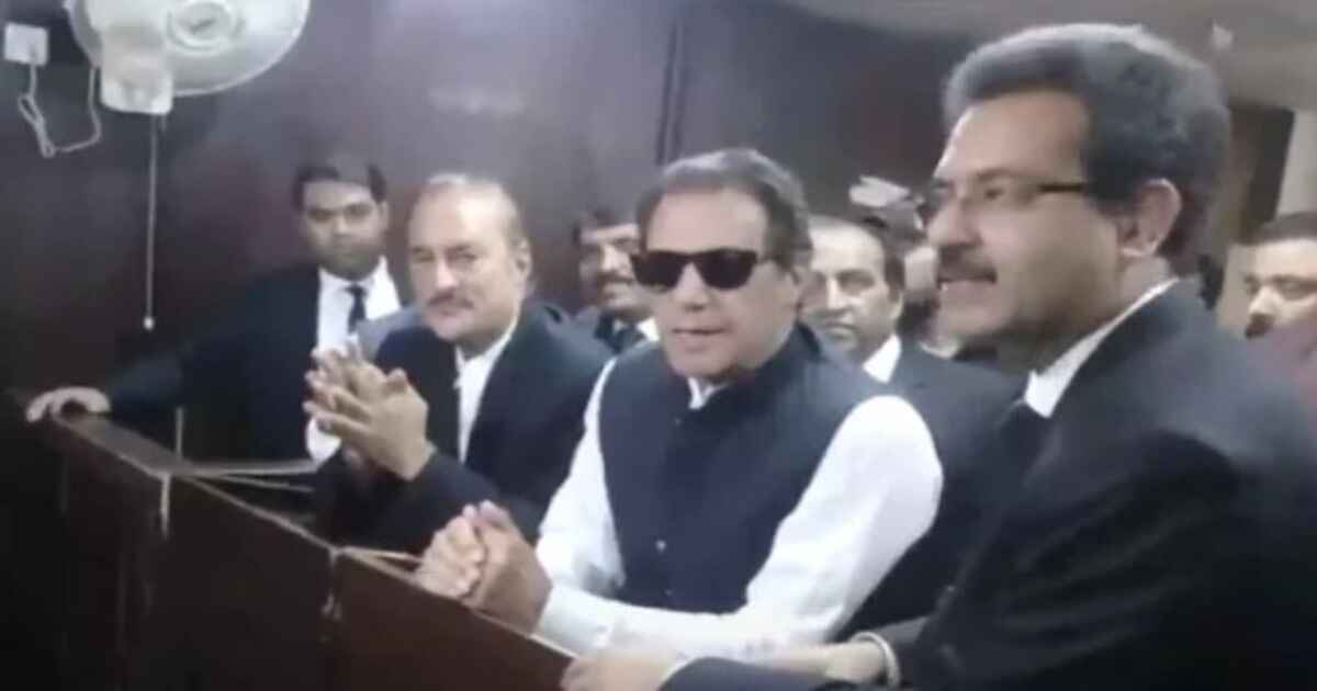 Imran Khan reaches court to apologise female judge