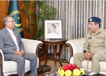 Outgoing CJCSC General Nadeem Raza calls on President