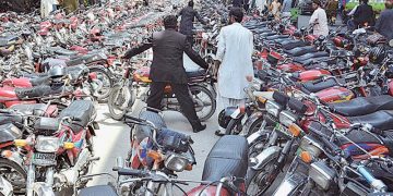 Karachi’s new administrator makes all parking sites free for public