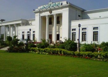 18 member caretaker cabinet of KP take oath