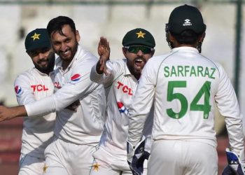 Karachi Test: Pakistan pushes back Kiwis in last session