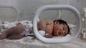 Syria, Baby born amidst destruction, rescued despite loss of parents