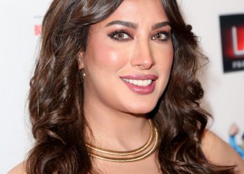 Female actresses portray as “damsels in distress”, Mehwish Hayat