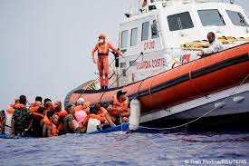 Italian coastguards rescue over 1000 migrants ‘in danger’