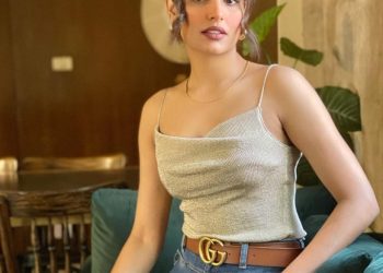 Amna Ilyas embarks new career chapter in theater stage