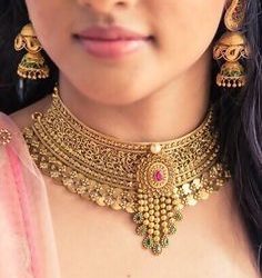 Per tola price of gold increased by Rs2600