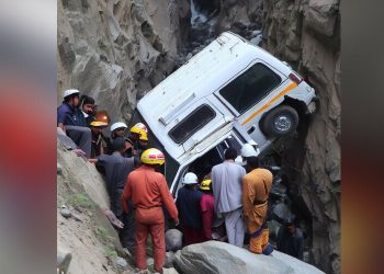 Eight family members die as van plunges into ditch near Babusar Top