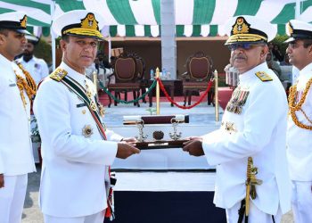 Admiral Naveed Ashraf receives command of Pakistan Navy