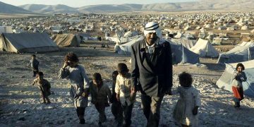 Thousands of Palestinians rush to southern Gaza region in search of refuge